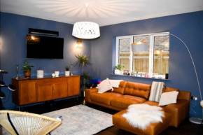 Spacious 5 Bedroom Home Near the Beach With Parking